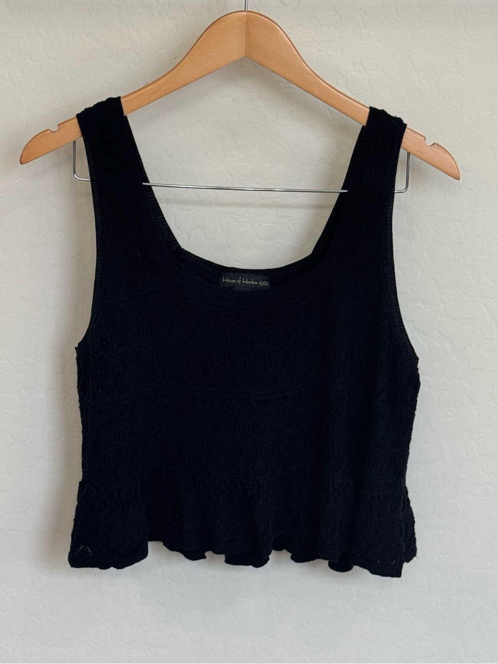 House of Harlow 1960 Black Crochet Pointelle Knit Cropped Ruffle Hem Tank Top L